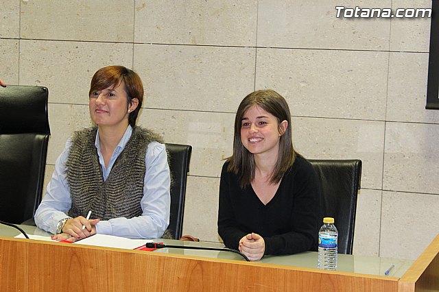 Ocho estudiantes de la Universidad de Murcia firman un convenio de colaboracin - 2