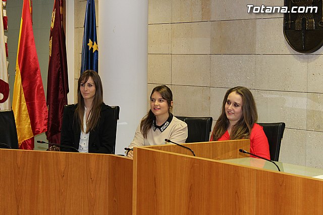 Ocho estudiantes de la Universidad de Murcia firman un convenio de colaboracin - 3