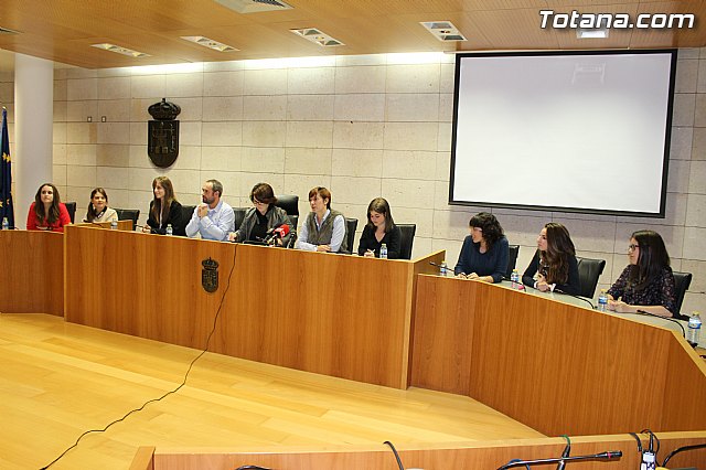 Ocho estudiantes de la Universidad de Murcia firman un convenio de colaboracin - 4