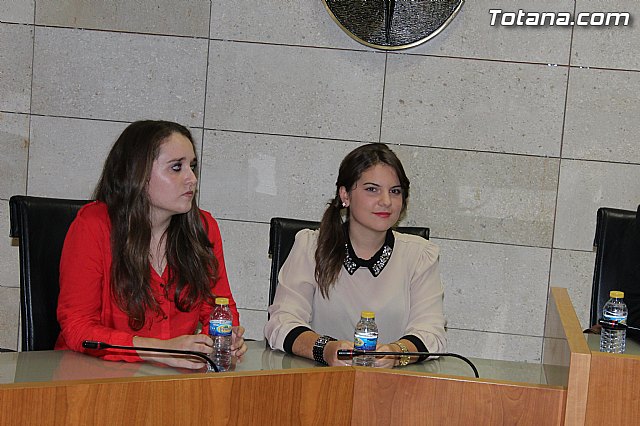 Ocho estudiantes de la Universidad de Murcia firman un convenio de colaboracin - 8