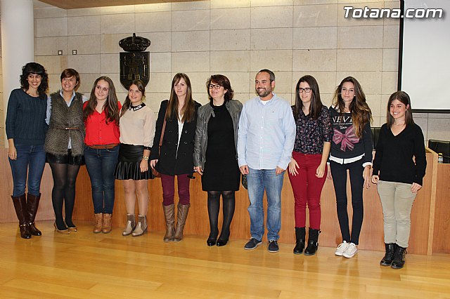 Ocho estudiantes de la Universidad de Murcia firman un convenio de colaboracin - 10