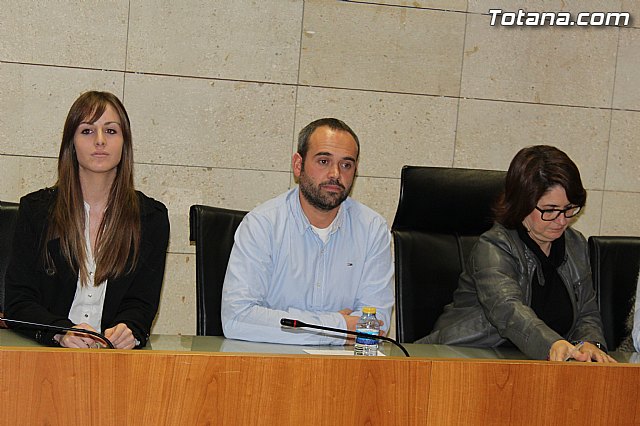 Ocho estudiantes de la Universidad de Murcia firman un convenio de colaboracin - 9