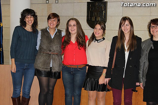 Ocho estudiantes de la Universidad de Murcia firman un convenio de colaboracin - 11