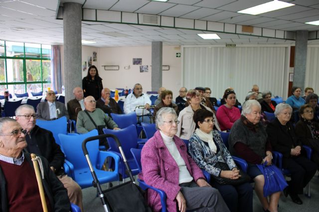 Medio centenar de personas acudieron a la primera charla del Da del Voluntariado, Foto 2