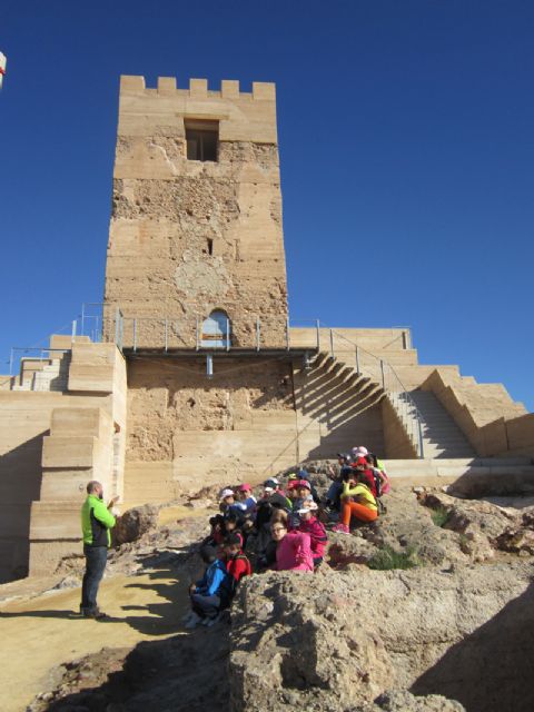 Varios colegios e institutos visitan el Museo Arqueolgico Los Baños y la fortaleza del Castillo, Foto 1