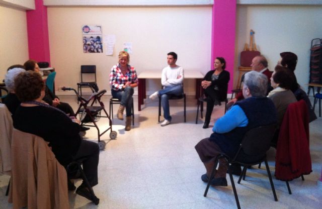 Los usuarios del servicio de teleasistencia torreño disfrutan de un taller de risoterapia - 2, Foto 2