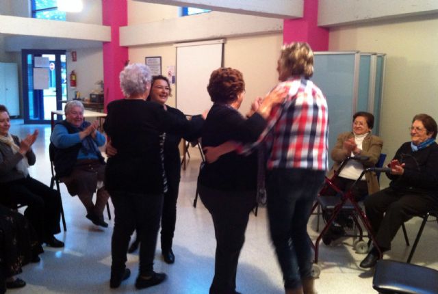 Los usuarios del servicio de teleasistencia torreño disfrutan de un taller de risoterapia - 3, Foto 3