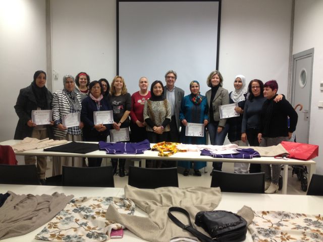 Trece blanqueñas se forman en la reparación de prendas - 1, Foto 1