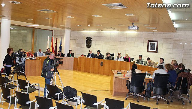 El Pleno acuerda establecer los derechos y obligaciones de la concejal no adscrita en el Reglamento Orgánico del Ayuntamiento de Totana para su participación en los órganos municipales - 1, Foto 1