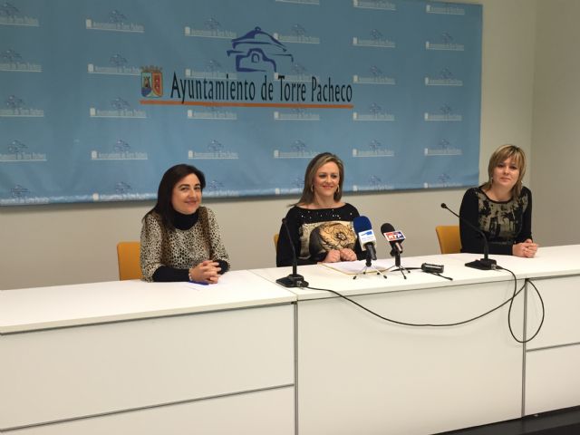 El Ayuntamiento de Torre-Pacheco y Proyecto Abraham renuevan su convenio para la recogida de ropa, juguetes y calzado - 1, Foto 1