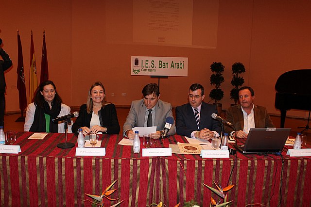 Profesores y alumnos organizan un recital, conferencias y exposiciones para homenajear al poeta Miguel Hernández - 1, Foto 1