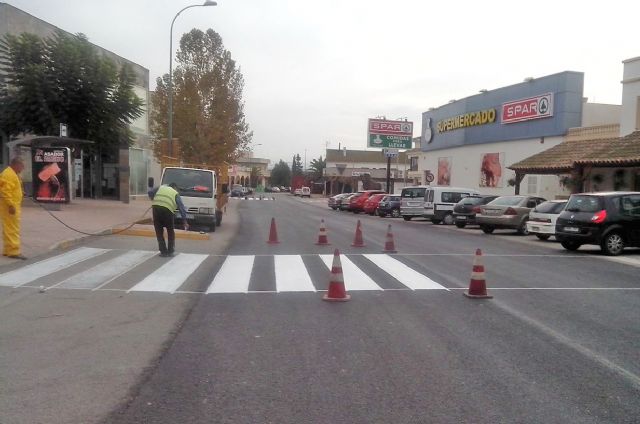 Renuevan el asfaltado y la pintura en pasos de peatones y señalización de carreteras en La Estación-Esparragal - 1, Foto 1