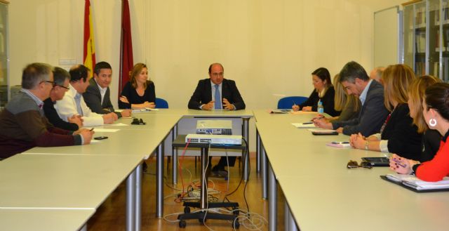 El consejero Pedro Antonio Sánchez se reúne con la nueva presidenta de la Asociación de Directivos de Colegios Públicos - 1, Foto 1