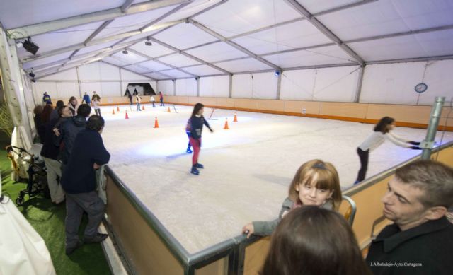 Abierta la pista de hielo con precios populares - 1, Foto 1