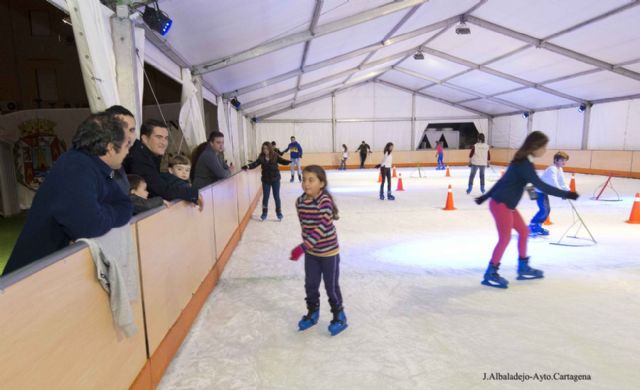 Abierta la pista de hielo con precios populares - 2, Foto 2