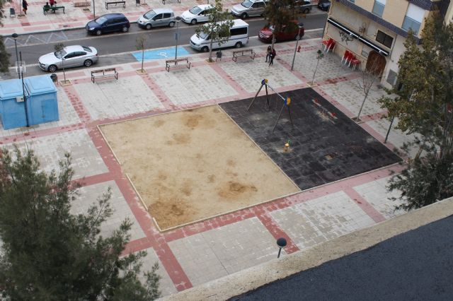 El alcalde les presenta a los vecinos y vecinas de San Fermín la primera fase de la rehabilitación de la Plaza de la Alcoholera - 1, Foto 1