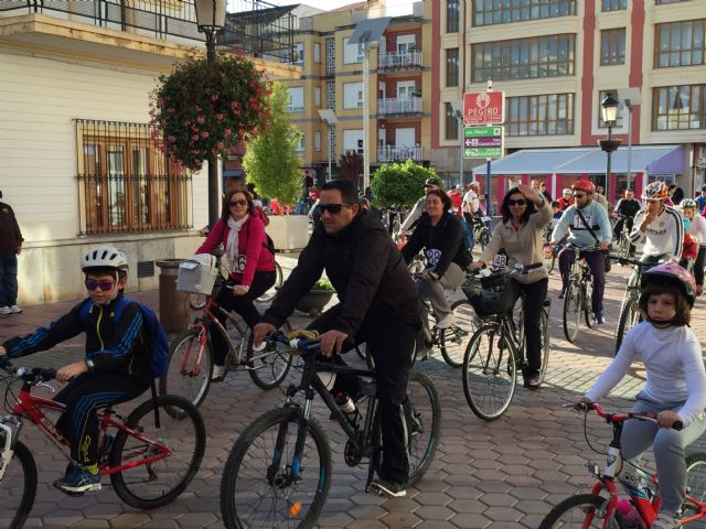 Más de 200 personas participan en la “Marcha Cicloturista, sin malos humos” - 1, Foto 1