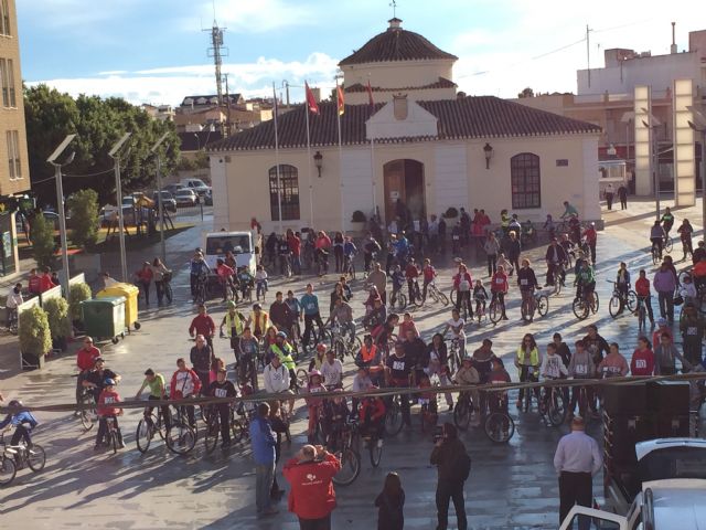 Más de 200 personas participan en la “Marcha Cicloturista, sin malos humos” - 2, Foto 2