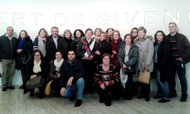 Más de medio centenar de alguaceños no se pierden en Madrid el Musical Priscilla, Reina del desierto - 1, Foto 1