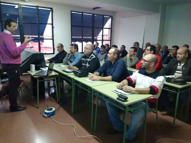 Curso Teórico-Práctico destinado a la obtención de los títulos de Carretillero y Operador de Aparatos Elevadores - 2, Foto 2