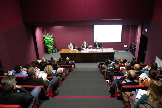 El alcalde clausura la sesión informativa realizada en Jumilla por Ibermutuamur con más de medio centenar de profesionales del área laboral - 2, Foto 2