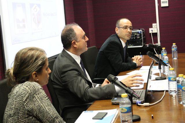 El alcalde clausura la sesión informativa realizada en Jumilla por Ibermutuamur con más de medio centenar de profesionales del área laboral - 4, Foto 4