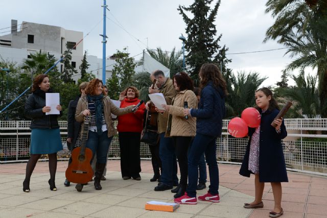 Cientos de personas se interesan por la accin social de las distintas agrupaciones de voluntarios de Alhama, Foto 2