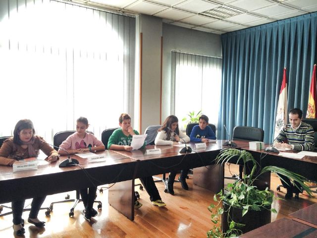 Alumnos y alumnas de Lorquí participan como concejales en el pleno infantil con motivo del Día de la Constitución - 1, Foto 1