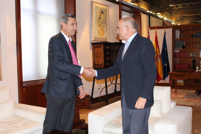 El jefe del Ejecutivo murciano recibe al decano de la Facultad de Química de la Universidad de Murcia - 1, Foto 1