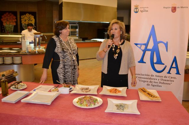 Las amas de casa de Águilas aprenden nuevas recetas en el XIX curso de cocina navideña - 1, Foto 1