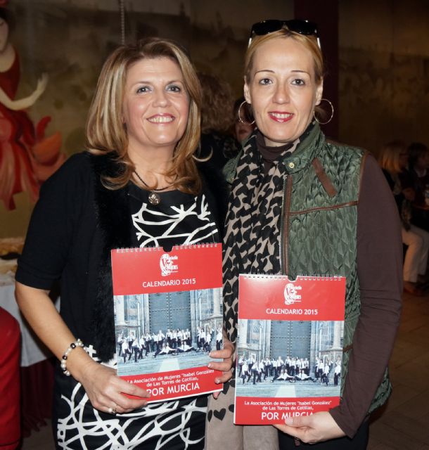 La asociación de mujeres Isabel González presentó su calendario 2015 en su tradicional degustación de dulces navideños - 1, Foto 1
