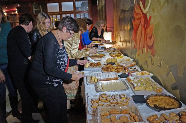 La asociación de mujeres Isabel González presentó su calendario 2015 en su tradicional degustación de dulces navideños - 3, Foto 3