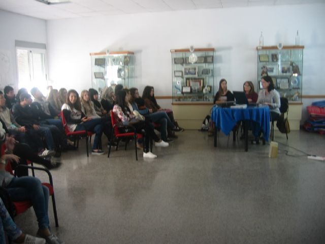 Estudiantes de Los Alcázares se interesan por el funcionamiento del Banco del Tiempo - 1, Foto 1