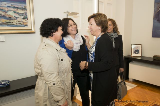 La alcaldesa recibe a la nueva directiva de APANDA - 2, Foto 2