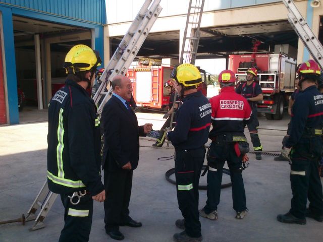 Los Bomberos de Cartagena aprenden técnicas de rescate vertical - 3, Foto 3