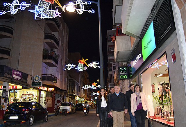 Mas de 300.000 bombillas engalanan de Navidad las principales calles de Águilas - 1, Foto 1
