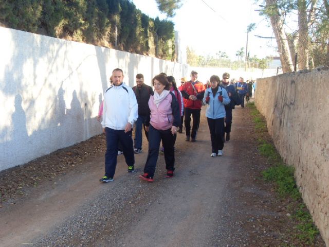 Cerca de un centenar de personas participan en la Caminata Popular, Foto 6