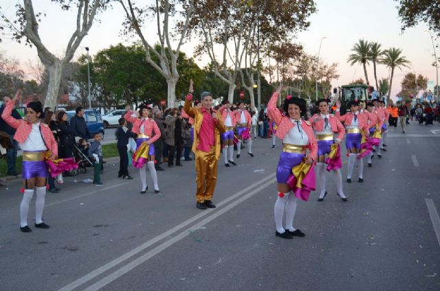 Un multitudinario desfile de carrozas ponía fin ayer a las fiestas patronales 2014 - 1, Foto 1