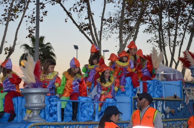 Un multitudinario desfile de carrozas ponía fin ayer a las fiestas patronales 2014 - 3, Foto 3