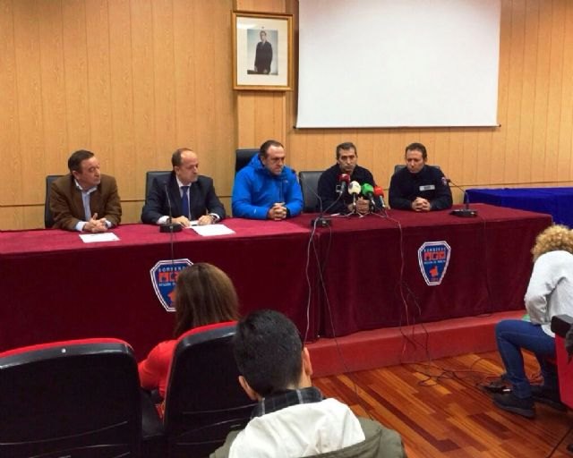 Bomberos del CEIS de Molina de Segura organizan una jornada de puertas abiertas para recoger alimentos para los niños necesitados - 1, Foto 1