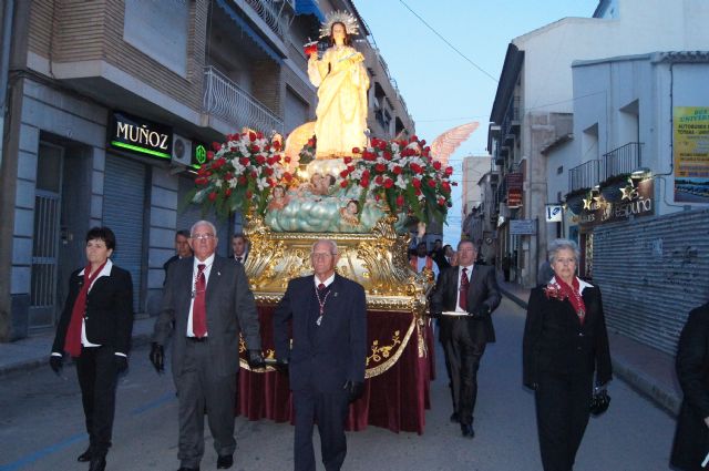 The image of Santa Eulalia is accompanied by hundreds of neighbors in the procession of transfer of the hermitage of San Roque church of Santiago, Foto 1