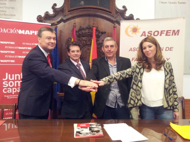 El Ayuntamiento de Lorca y ASOFEM firman con la Fundación MAPFRE un convenio para promover la integración laboral de jóvenes con enfermedad mental - 1, Foto 1