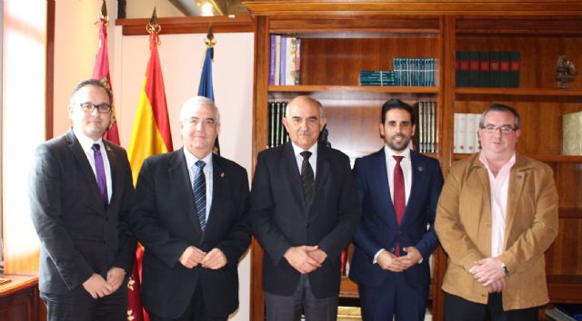 El jefe del Ejecutivo murciano, Alberto Garre, recibe al alcalde de Jumilla, Enrique Jiménez - 1, Foto 1