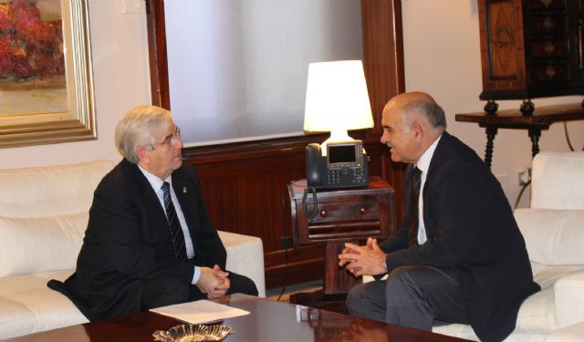 El jefe del Ejecutivo murciano, Alberto Garre, recibe al alcalde de Jumilla, Enrique Jiménez - 3, Foto 3