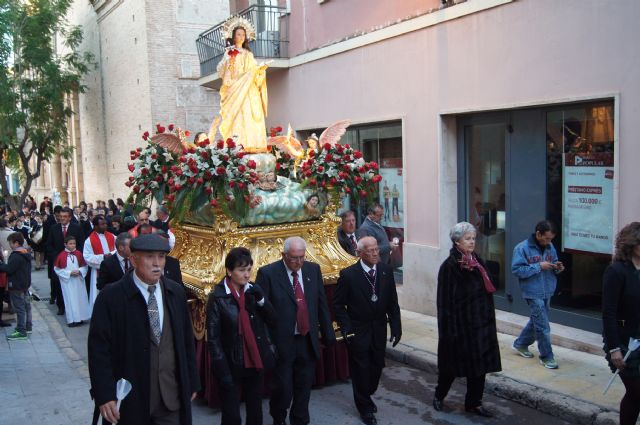 Many people accompany the image of Santa Eulalia, patron of Totana, in solemn procession, Foto 2