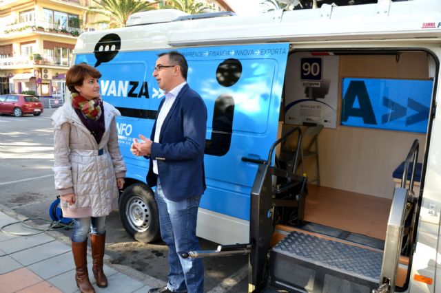 El 'Infomóvil' presta asesoramiento a los emprendedores de Águilas - 1, Foto 1