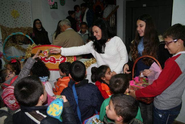 La empresa ceheginera Boca-2 dona a Cáritas del Noroeste casi 300 kilos de golosinas artesanas - 1, Foto 1