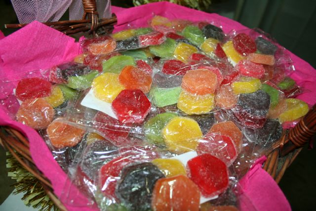 La empresa ceheginera Boca-2 dona a Cáritas del Noroeste casi 300 kilos de golosinas artesanas - 3, Foto 3