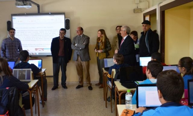 Educación destaca el trabajo de alumnos y docentes en el Instituto Infanta Elena de Jumilla innovando con las nuevas tecnologías - 1, Foto 1