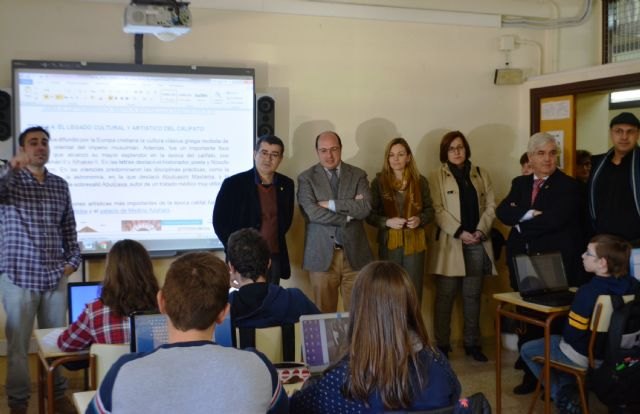 Educación destaca el trabajo de alumnos y docentes en el Instituto Infanta Elena de Jumilla innovando con las nuevas tecnologías - 2, Foto 2